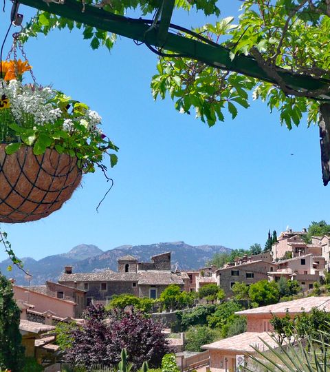 Vue sur un beau village de Majorque