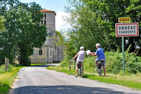 Cyclistes à Angeac en Charente