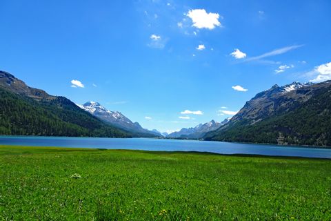 Lac dans les environs de St-Moritz