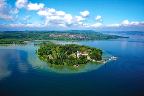 Vue aérienne du Lac de Constance et de l'île Mainau