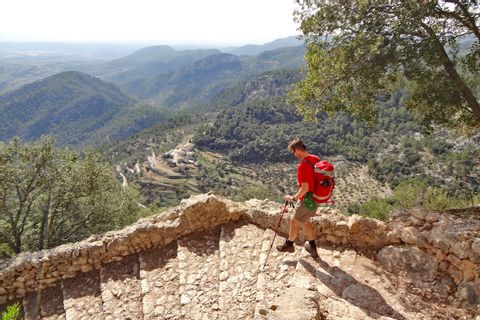 Randonneur à Castell Alaro, Majorque