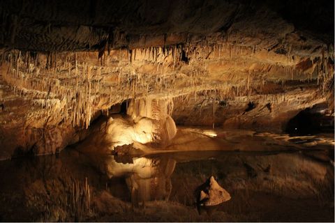 A l'intérieur des grottes de Lacave