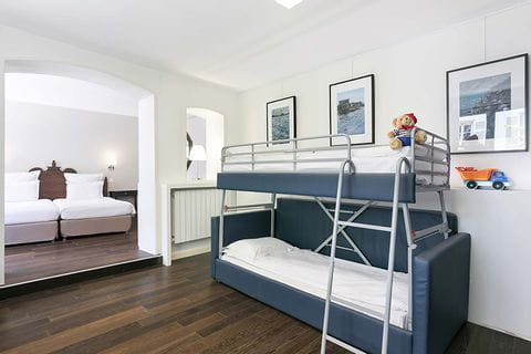 Chambre d'hôtel familiale avec lits superposés