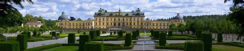 Vue du château de Drottningholm depuis ses jardins