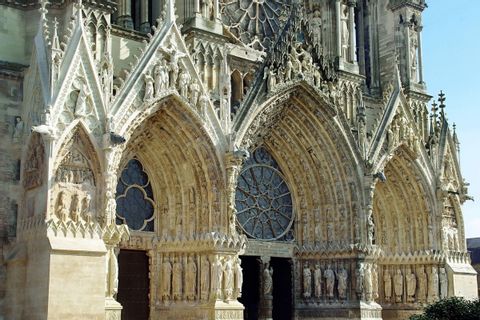 Vue de la façade est de la Cathédrale de Reims