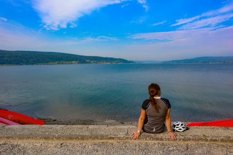 Pause pendant une excursion cycliste au lac de constance