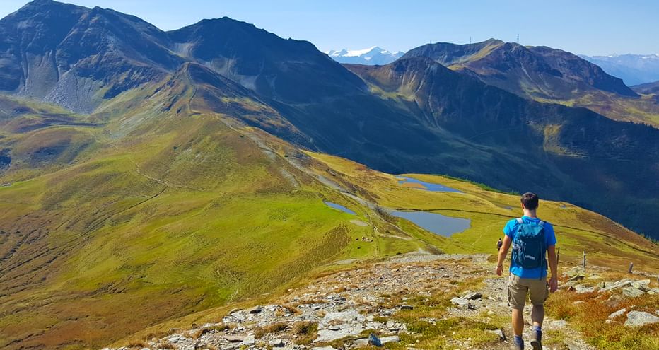 En randonnée dans les Alpes de Kitzbühel