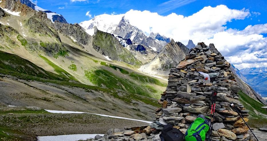 Pause lors d'une randonnée dans les Alpes Suisses