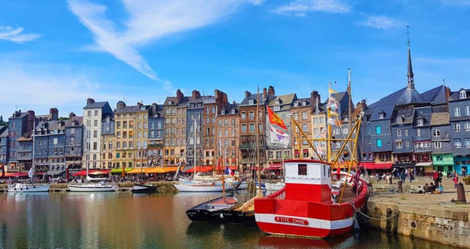 honfleur-cathedrale-c-s-oehkle-normandie-tourisme