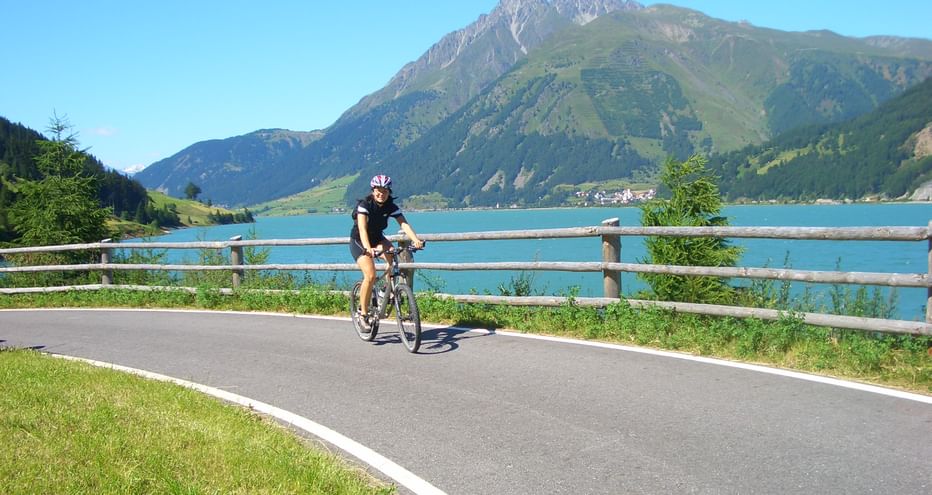A vélo dans les environs du Lac de Resia