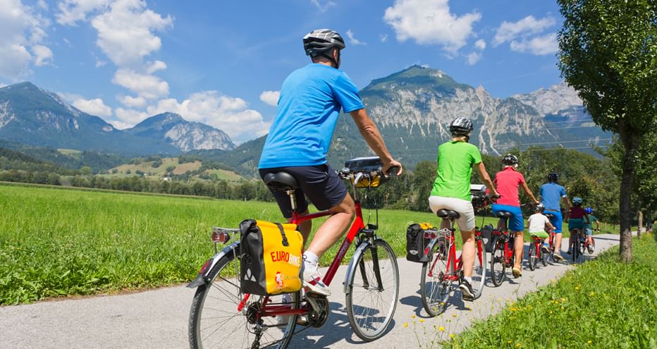 En famille sur la piste cyclable du Tauern
