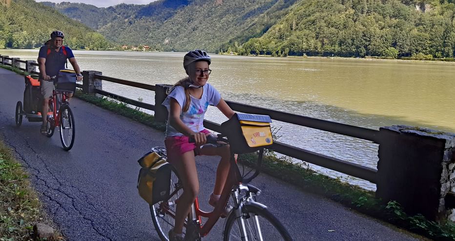 En vélo en famille sur les rives du Danube