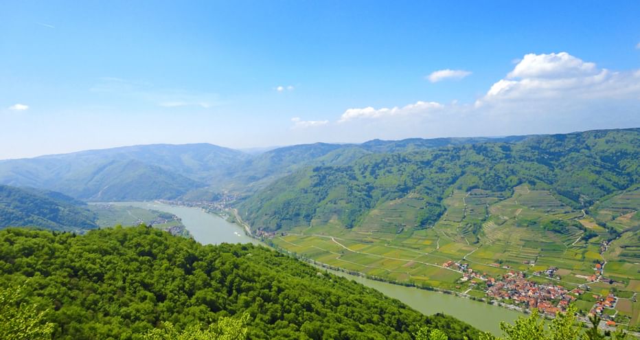 Vue aérienne du Danube et de ses méandres dans la vallée de la Wachau en Autriche