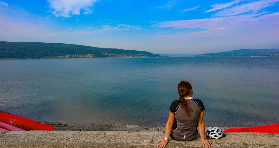 Pause pendant une excursion cycliste au lac de constance